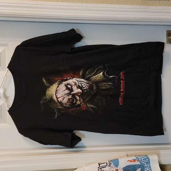 Black graphic t shirt 👕 - Picture 1 of 3